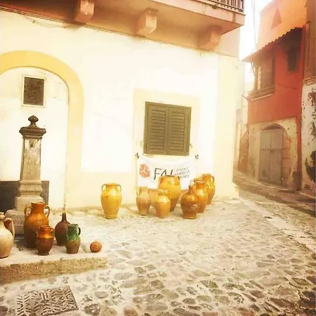 Casa Memena Nel Cuore Antico Di Prázdninový dům *